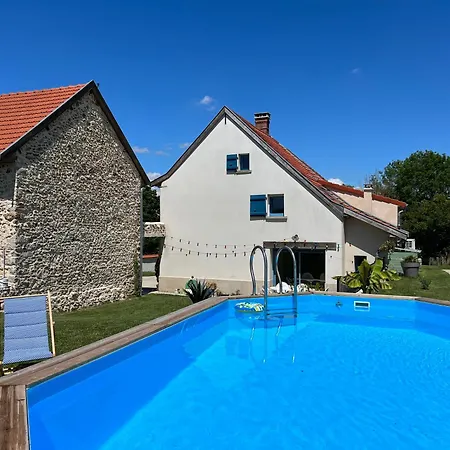 ベッド・アンド・ブレックファスト Les Volets Bleus Cierges