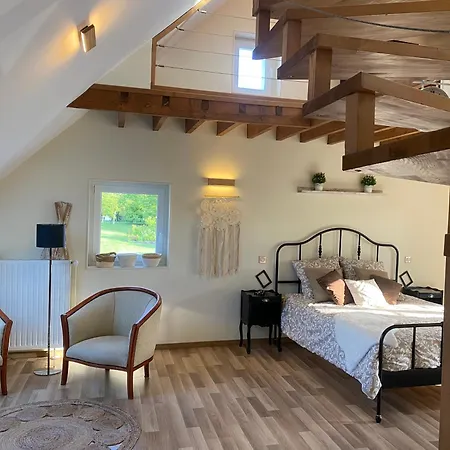 Les Volets Bleus Cierges