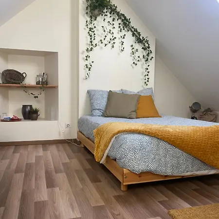 Les Volets Bleus לינה וארוחת בוקר