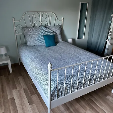 Les Volets Bleus Cierges