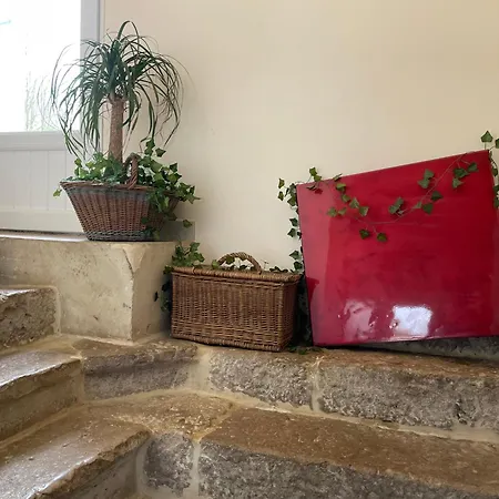 לינה וארוחת בוקר Les Volets Bleus 3*