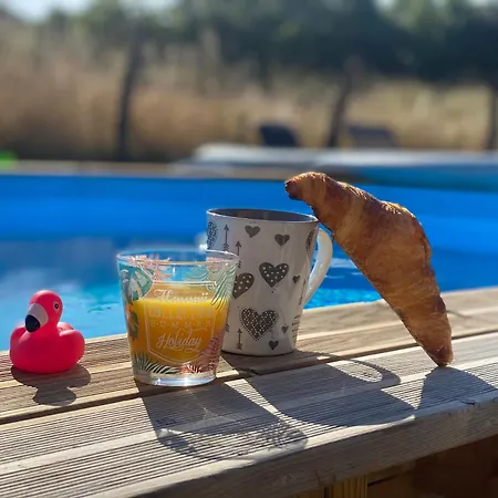 Les Volets Bleus Cierges