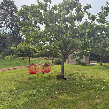 Les Volets Bleus Bed & Breakfast